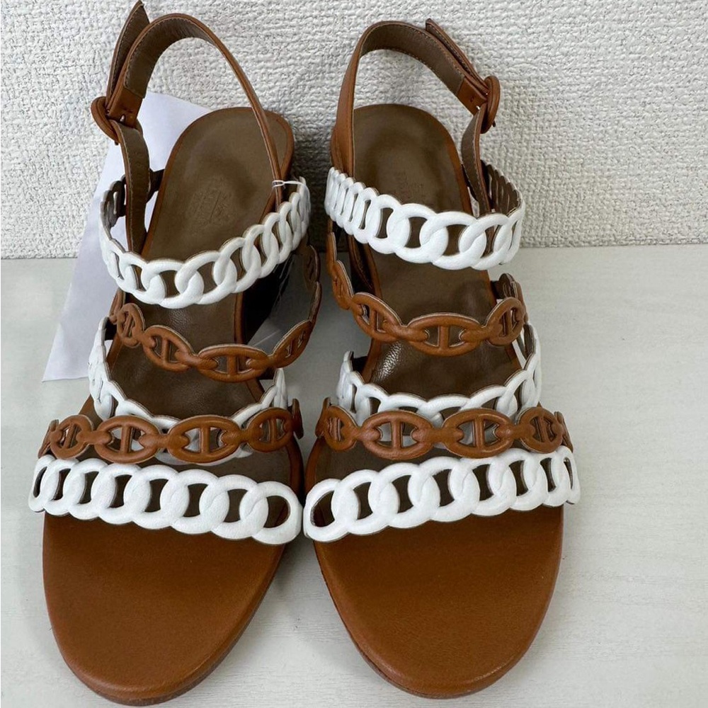 Hermes Sandal in good condition. Size 36.5